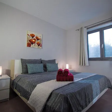 Semesterbostad Ferienvilla Sunrise Mit Pool In Premantura