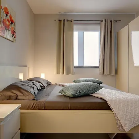 Semesterbostad Ferienvilla Sunrise Mit Pool In Premantura